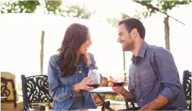 Pareja conversando